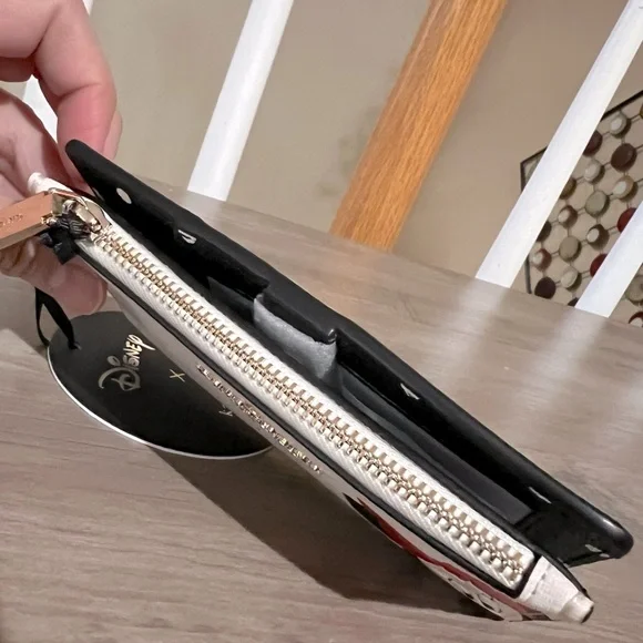 ❌SOLD❌ New Kate Spade x Disney Minnie Mouse Wallet - Picture 4 of 6